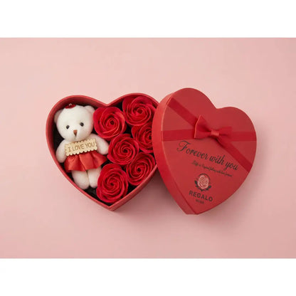 Luxe hartvormige geschenkdoos met rode rozen en witte teddybeer van Regalo Rosa